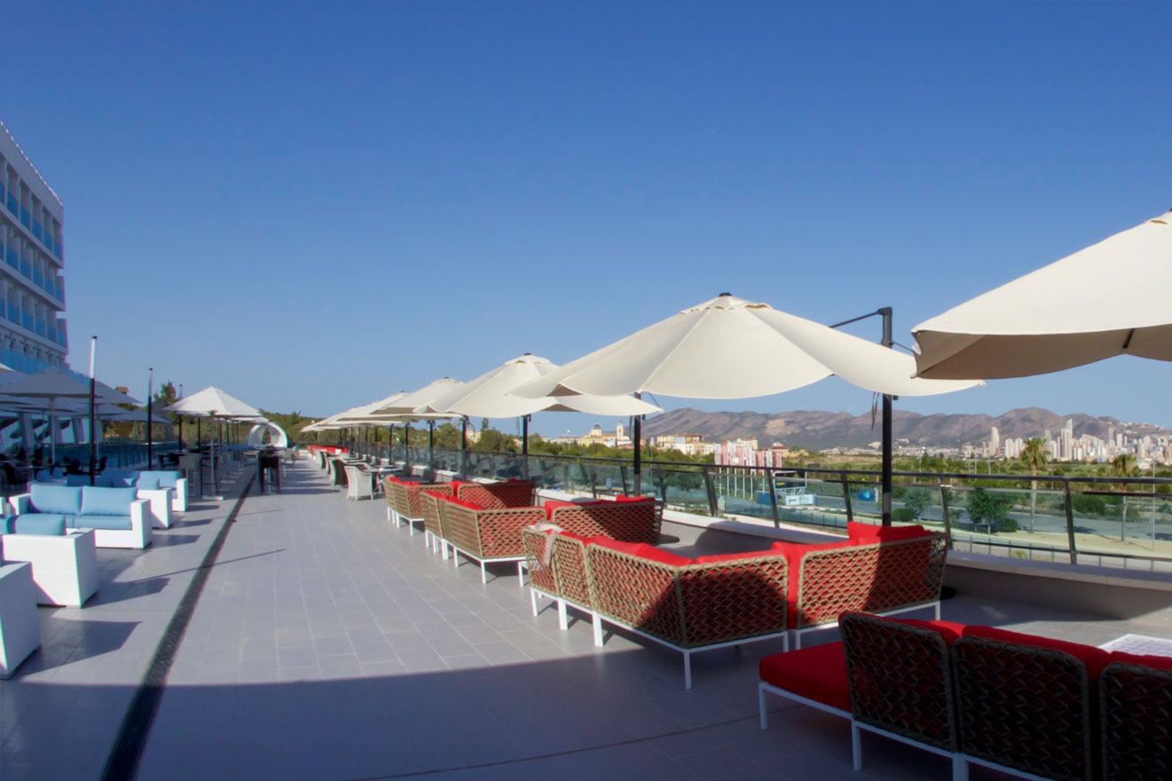 grand-luxor-hotel-cafeteria-terraza - Hotel Grand Luxor